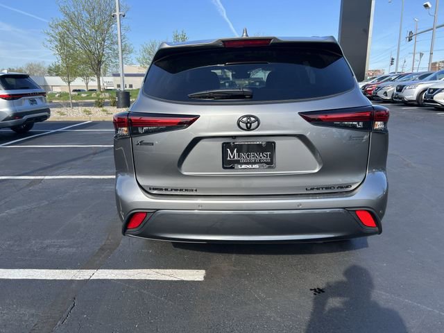 Used 2025 Toyota Highlander Limited image 4
