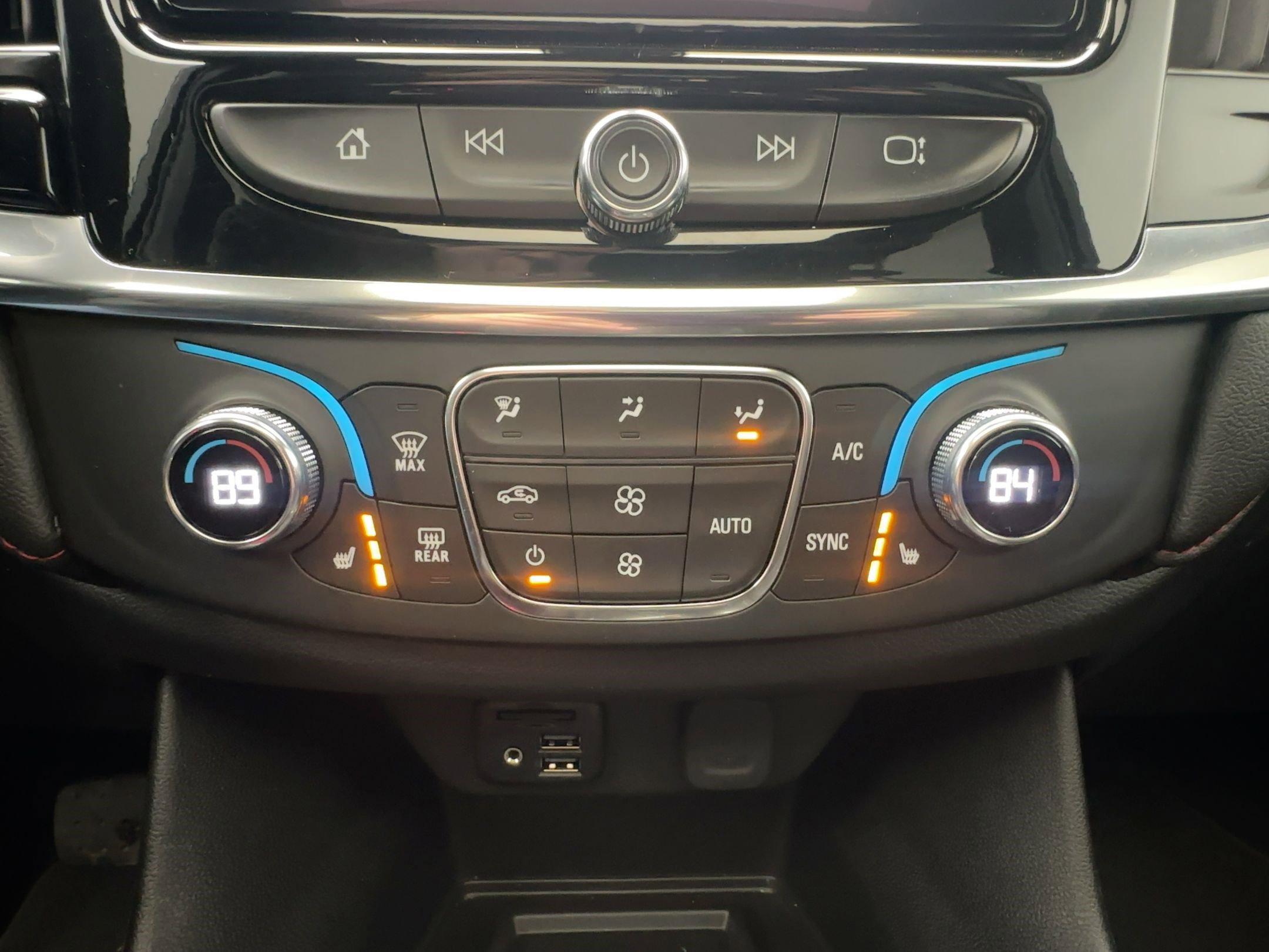 Certified 2023 Chevrolet Traverse RS image 19