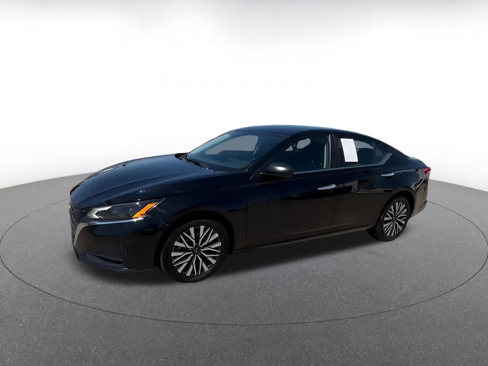 Used 2025 Nissan Altima 2.5 SV FWD image 8