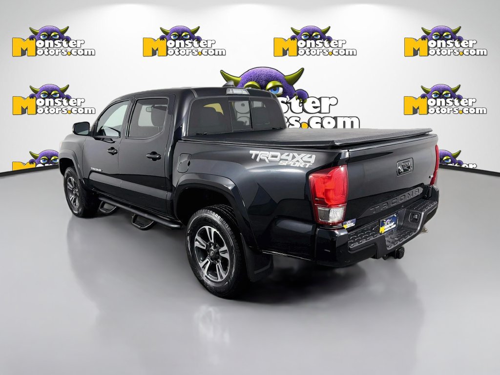 Used 2017 Toyota Tacoma TRD Sport AWD/4WD image 7