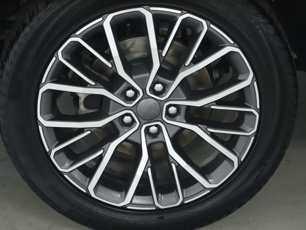 Used 2024 Jeep Grand Cherokee L Summit image 12