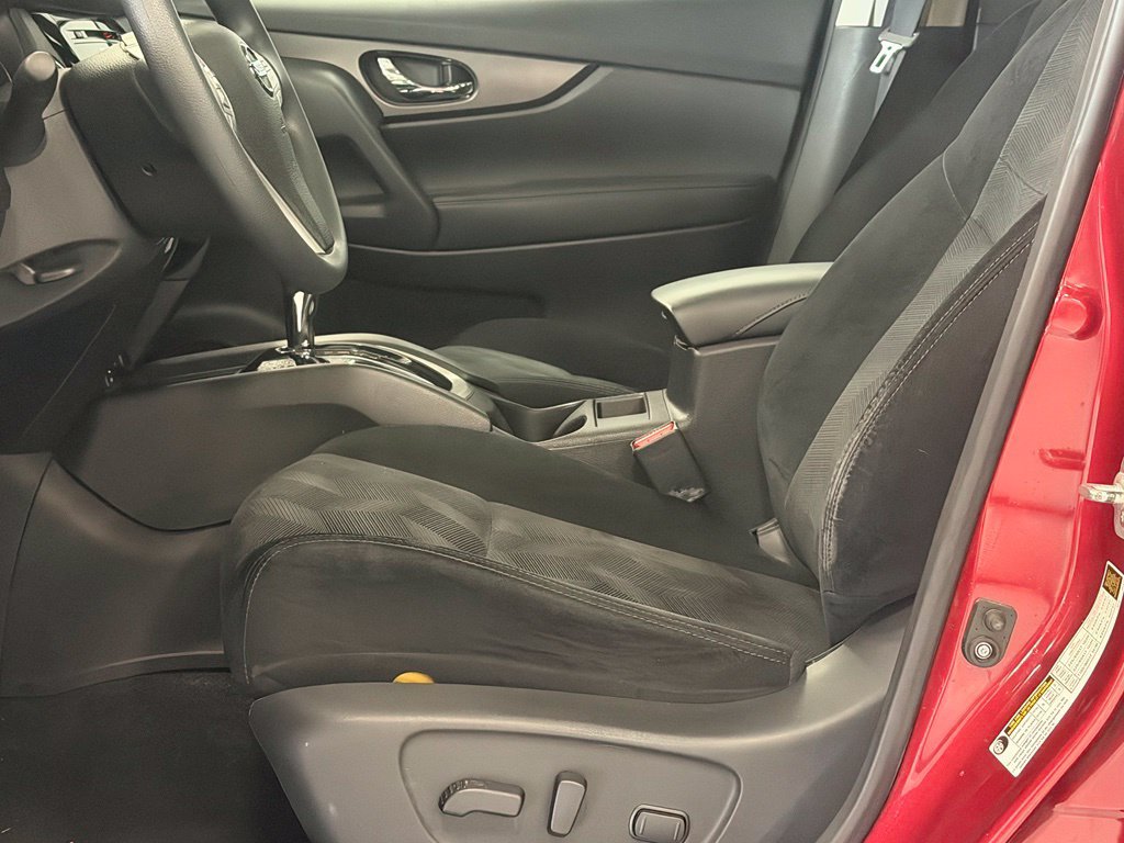 Used 2015 Nissan Rogue SV w/ SV Moonroof Package AWD/4WD image 12