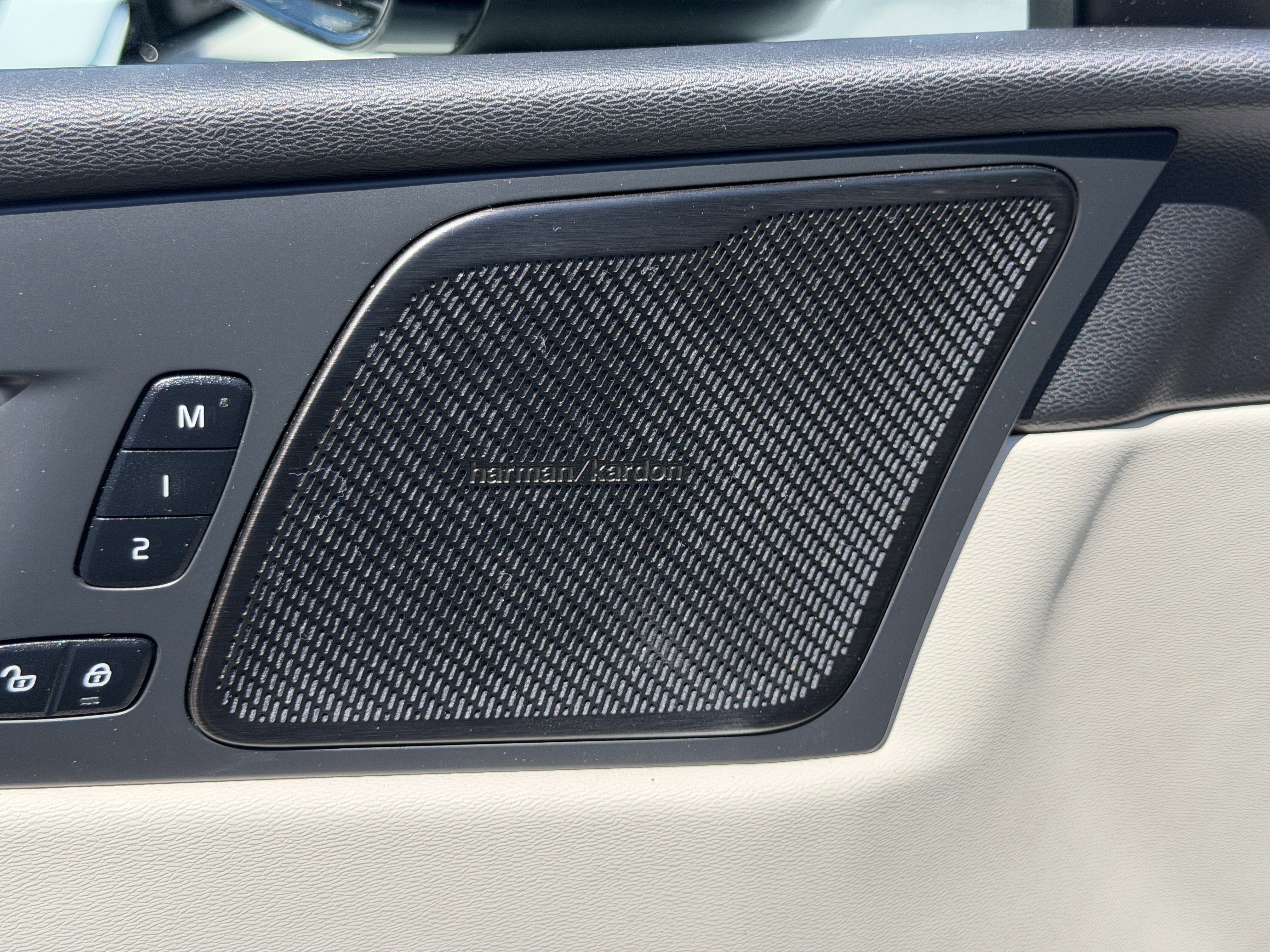 Certified 2023 Volvo XC60 B5 Plus w/ Climate Package FWD image 19