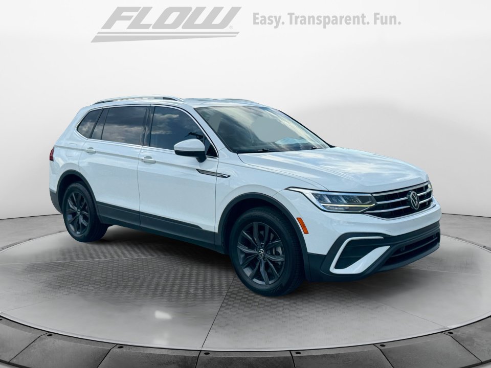 Used 2022 Volkswagen Tiguan SE FWD image 1