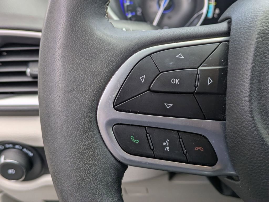 Used 2024 Chrysler Pacifica Touring-L image 19