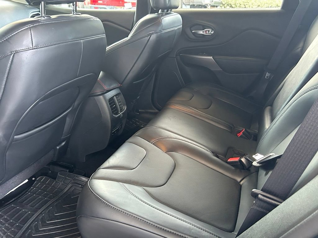 Used 2020 Jeep Cherokee Limited FWD image 38