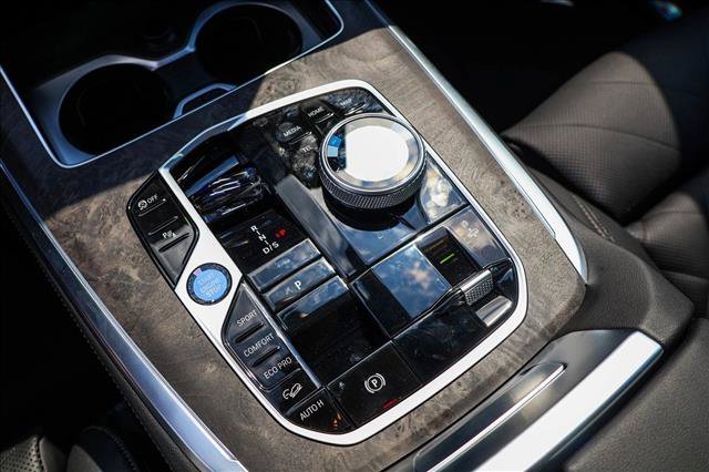 Used 2027 BMW X7 xDrive40i w/ Executive Package AWD/4WD image 18