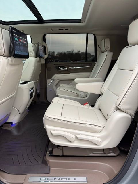 Used 2024 GMC Yukon XL Denali w/ Advanced Technology Package image 29