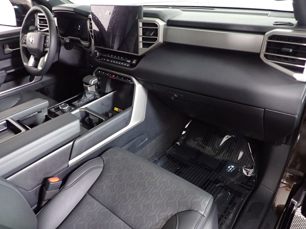 Used 2025 Toyota Tundra Limited AWD/4WD image 47