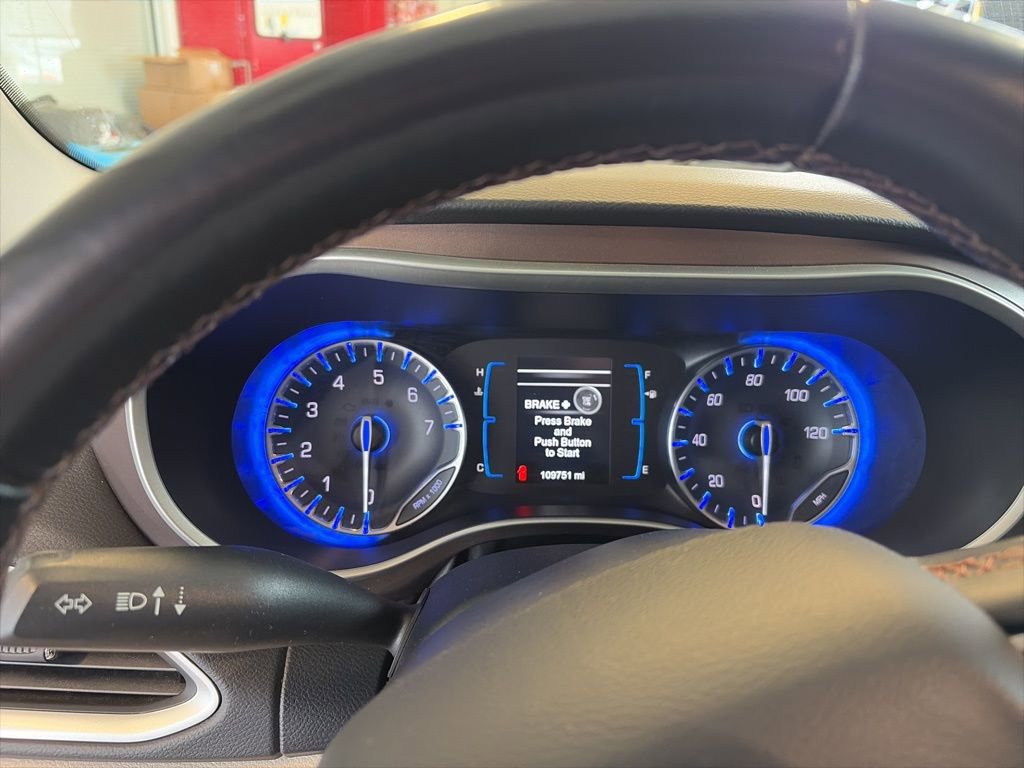 Used 2017 Chrysler Pacifica Touring-L image 30