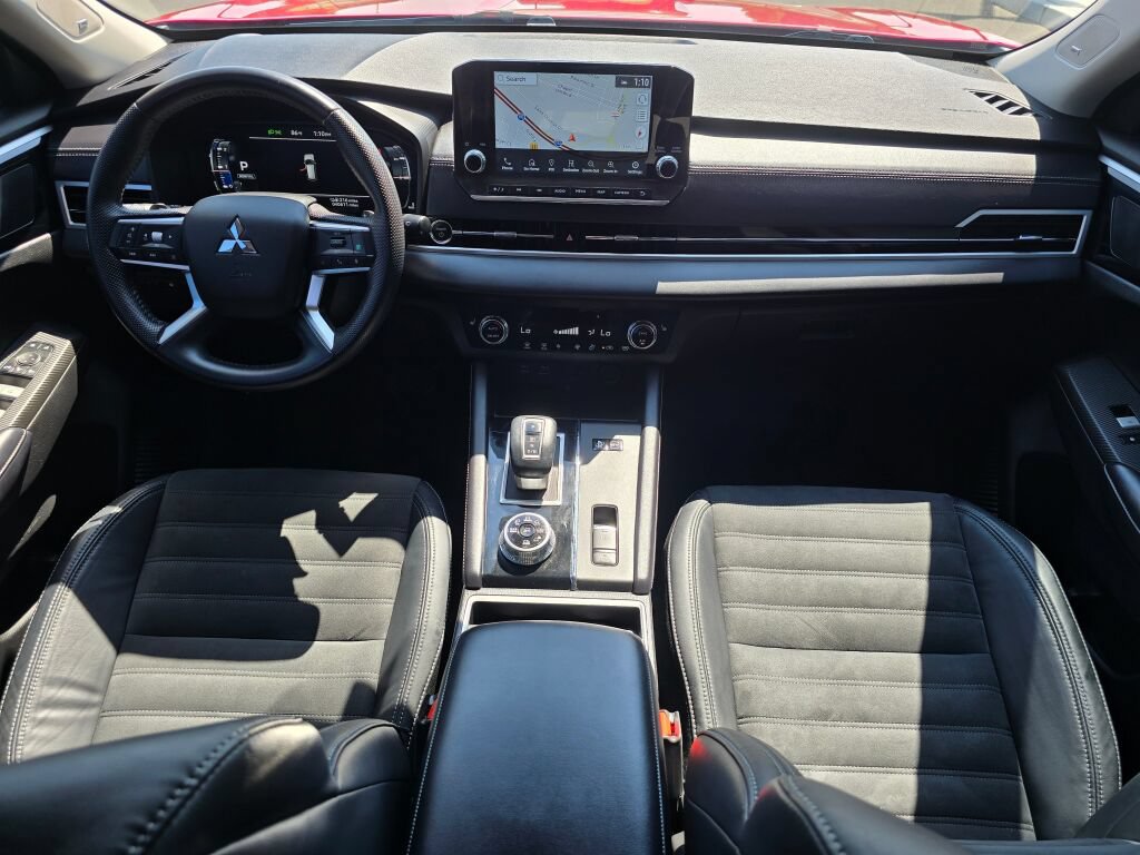 Used 2023 Mitsubishi Outlander 4WD Plug-In Hybrid image 11