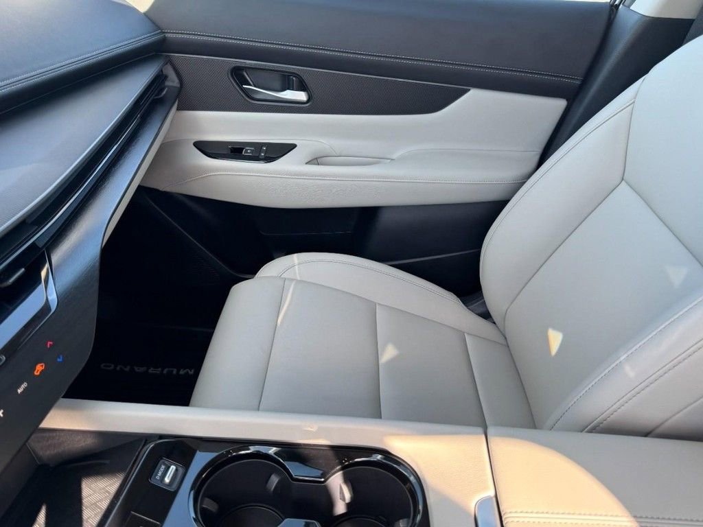 Used 2025 Nissan Murano SV AWD/4WD image 13