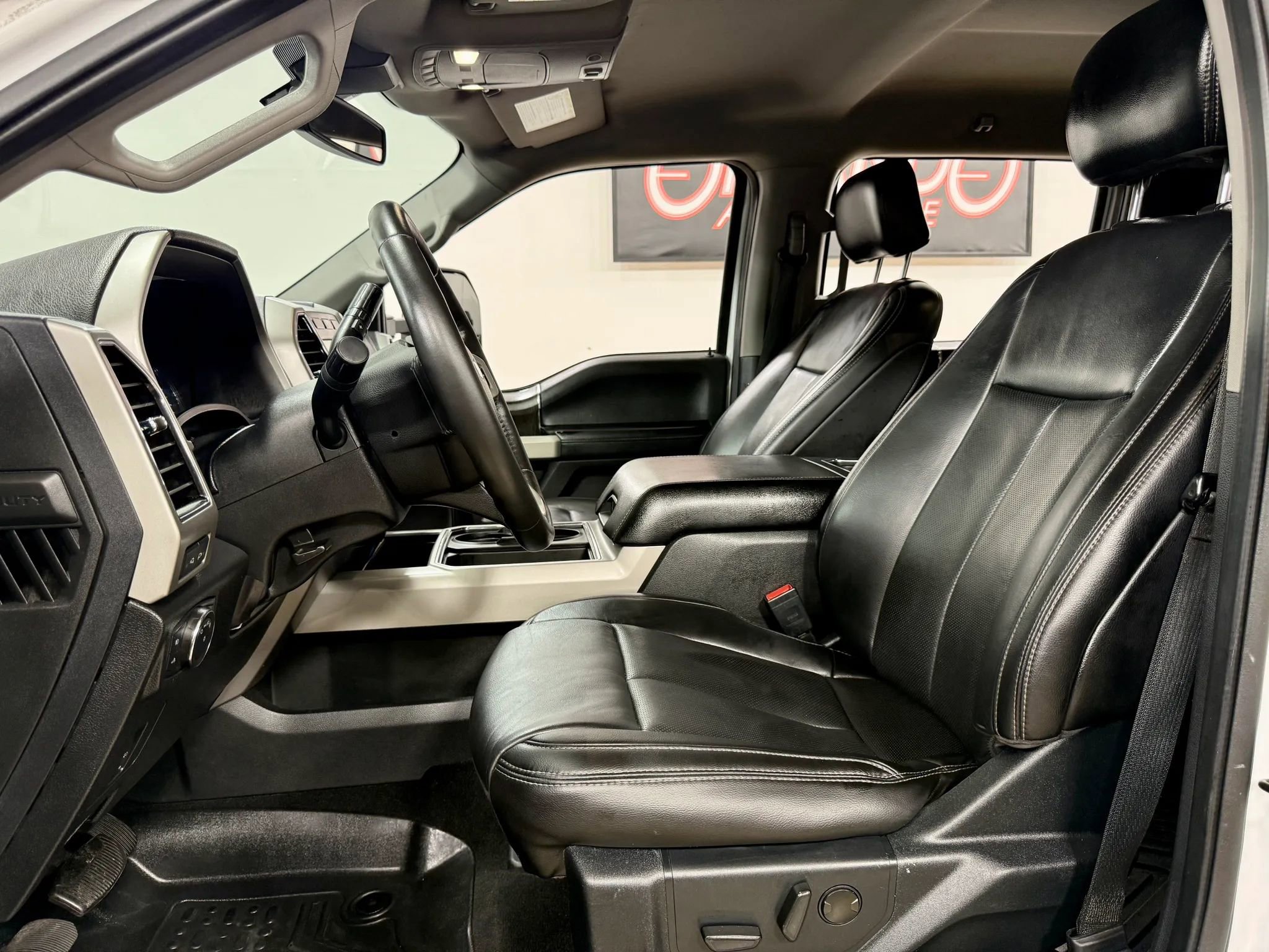 Used 2020 Ford F250 Lariat w/ Lariat Value Package AWD/4WD image 13