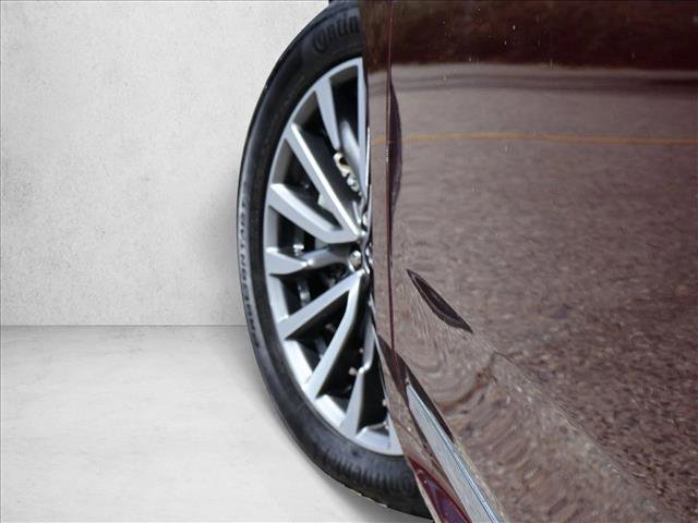 Used 2019 Lincoln Continental Select image 10