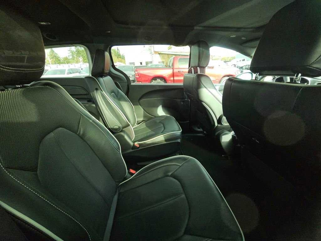 Used 2023 Chrysler Pacifica Limited w/ S Appearance Package image 11