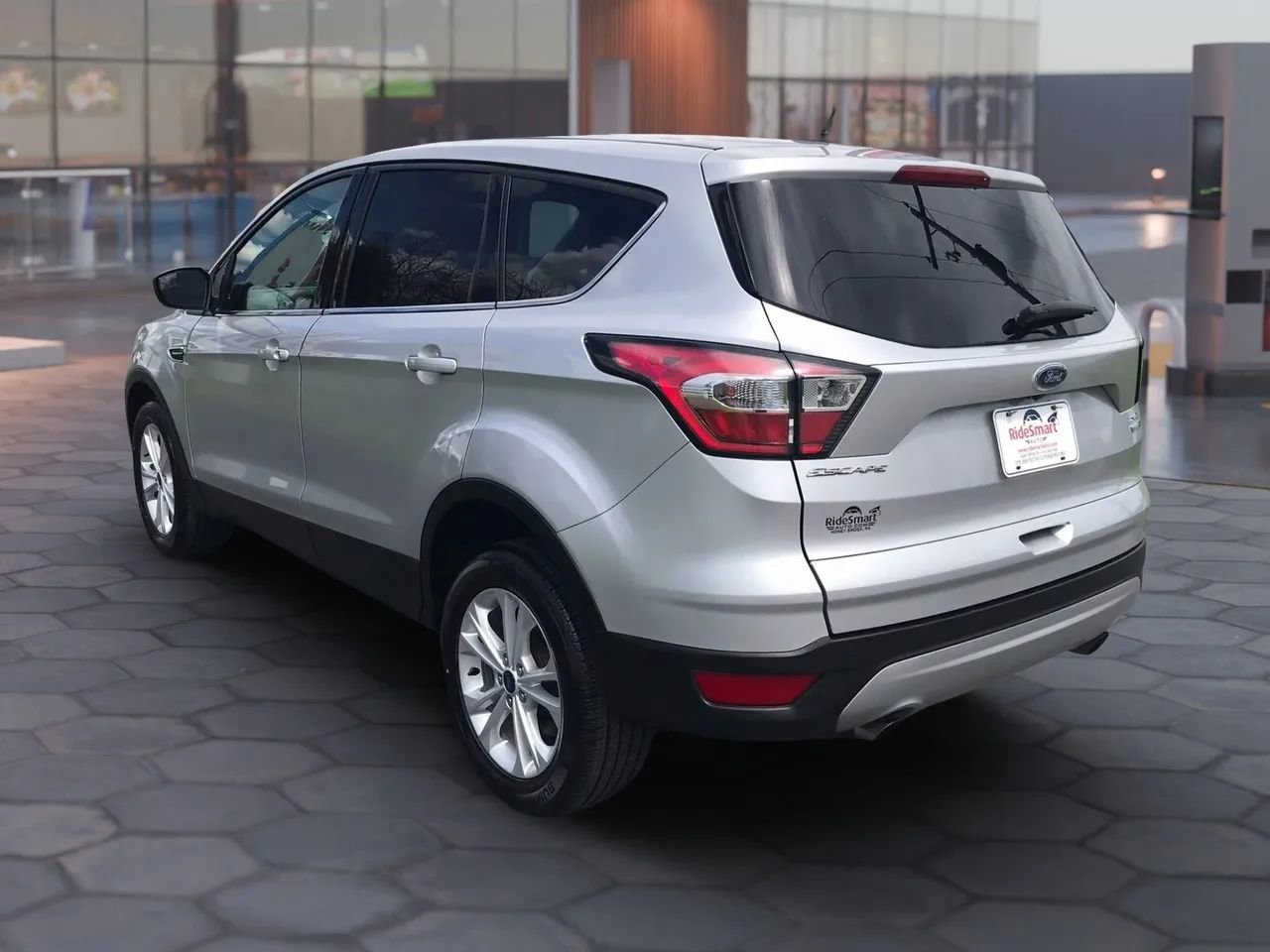 Used 2017 Ford Escape SE AWD/4WD image 9