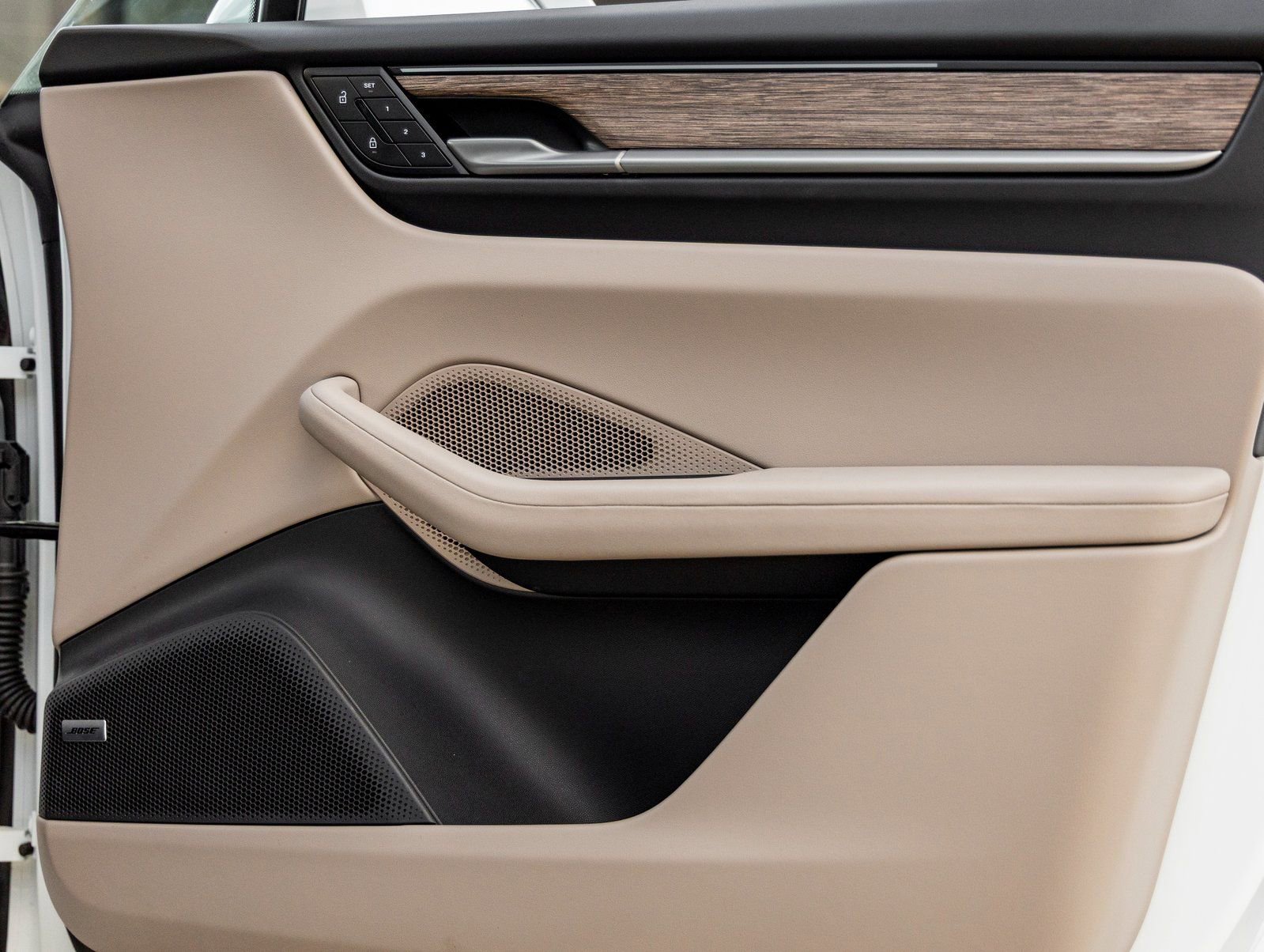 Certified 2025 Porsche Macan 4S Electric image 40