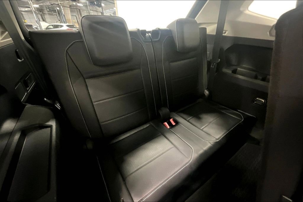 Used 2021 Volkswagen Tiguan SE image 26