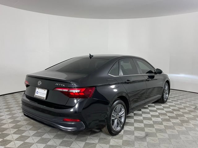 Used 2024 Volkswagen Jetta SE FWD image 5