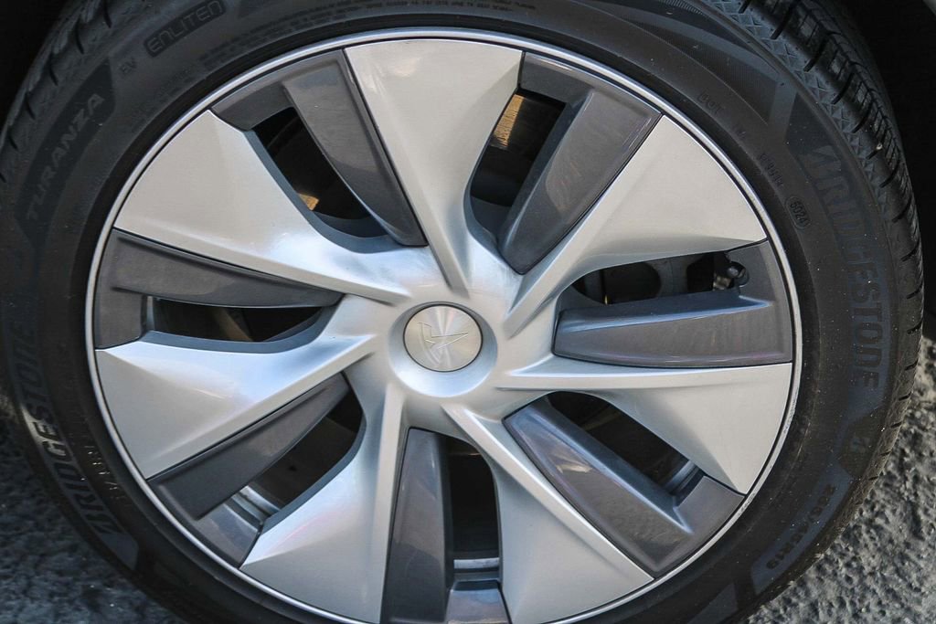 Used 2024 Tesla Model Y Long Range image 11