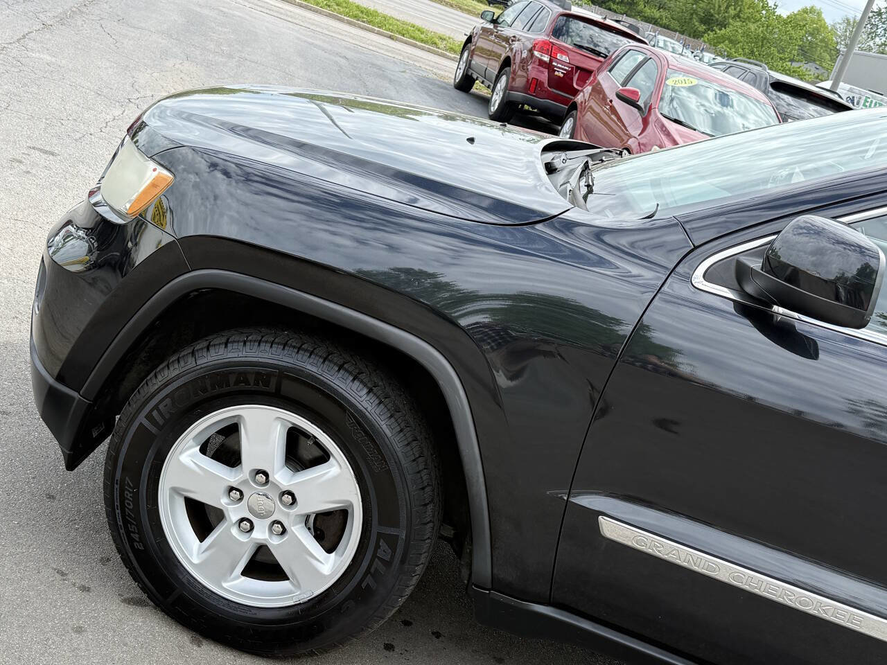Used 2011 Jeep Grand Cherokee Laredo AWD/4WD image 4