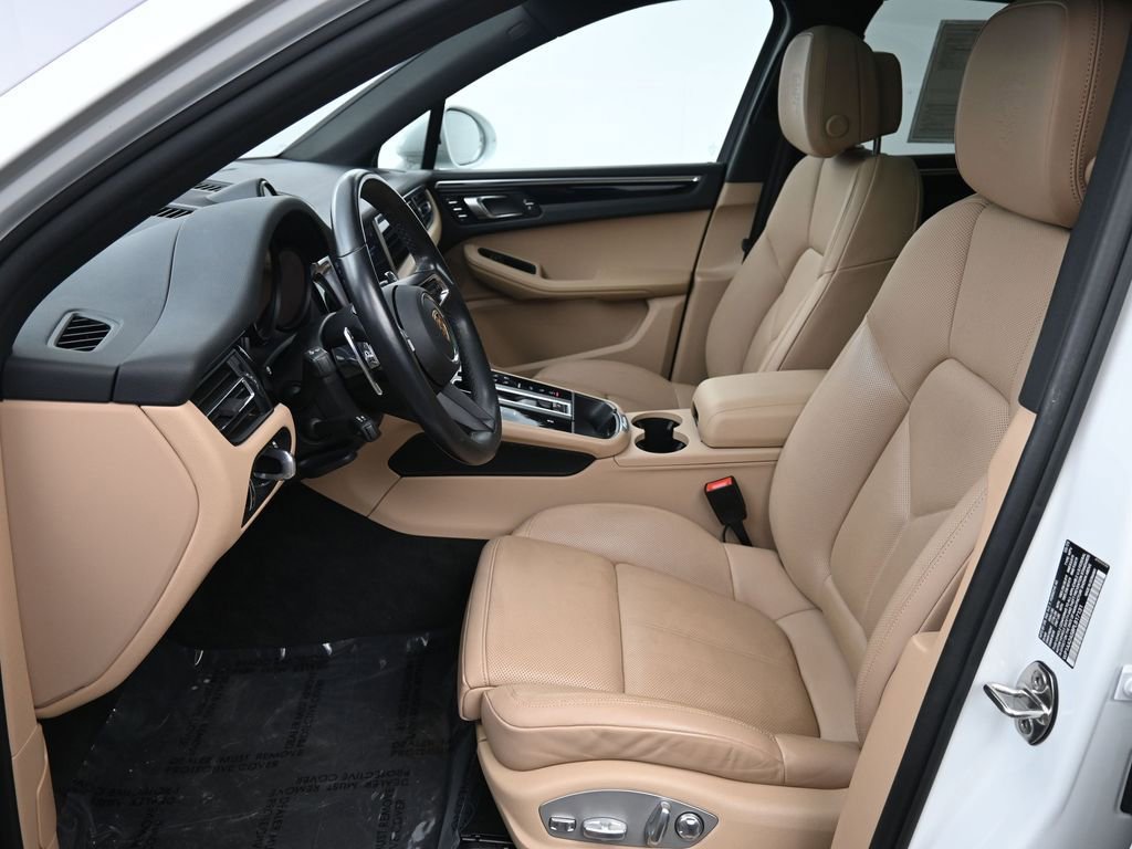 Certified 2023 Porsche Macan AWD/4WD image 9