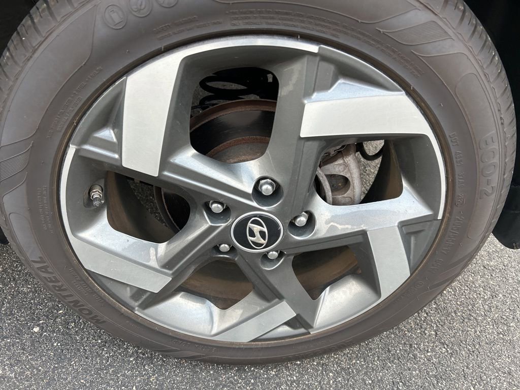 Used 2021 Hyundai Venue SEL w/ Cargo Package image 11