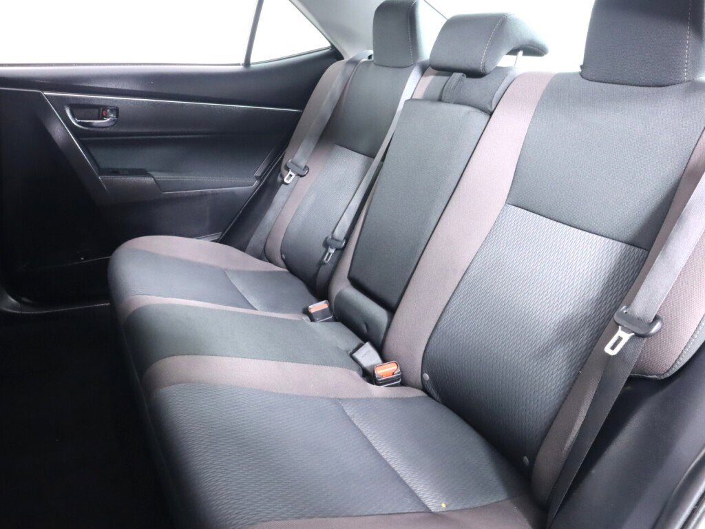 Used 2018 Toyota Corolla LE FWD image 30