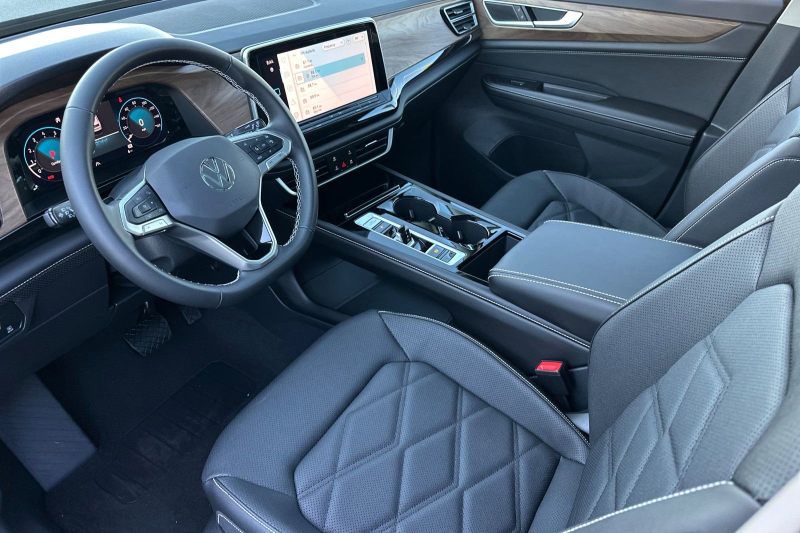 New 2026 Volkswagen Atlas SE image 8
