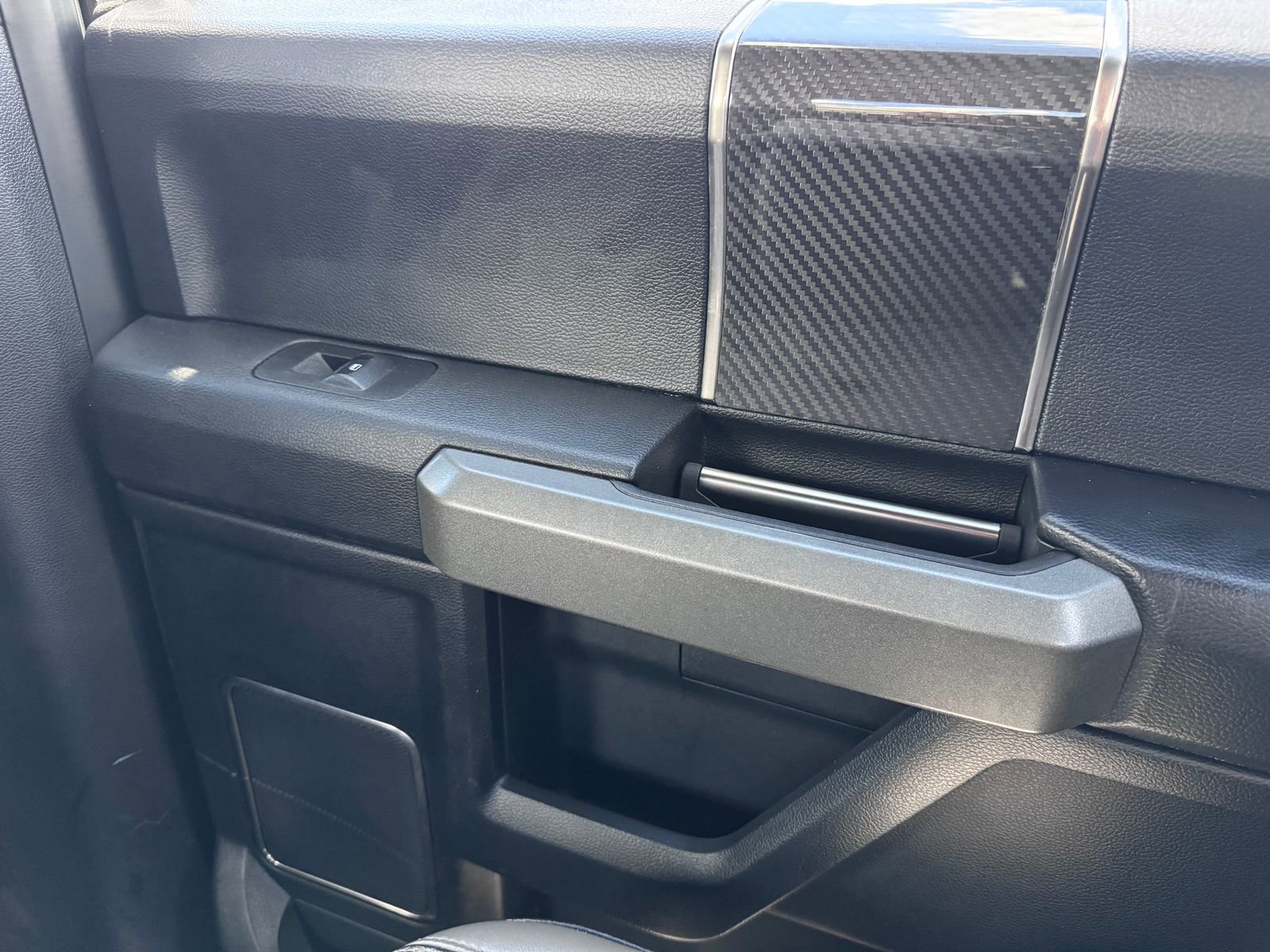 Used 2017 Ford F150 Raptor w/ Equipment Group 802A Luxury image 25