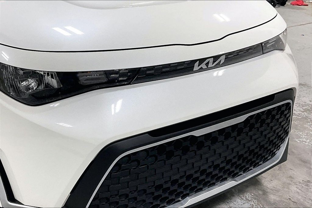 Used 2025 Kia Soul LX w/ LX Technology Package FWD image 33