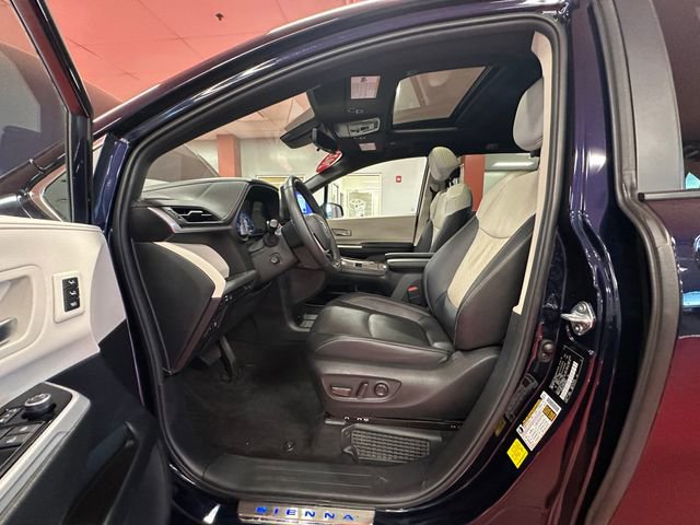 Certified 2025 Toyota Sienna Limited image 11