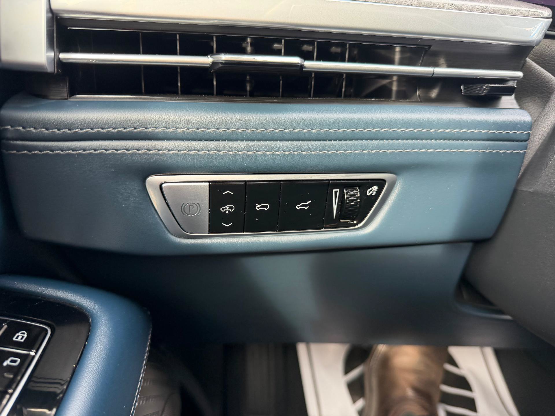 Certified 2025 Cadillac Escalade IQ Luxury 2 w/ LPO, Premium Carpet Package AWD/4WD image 34