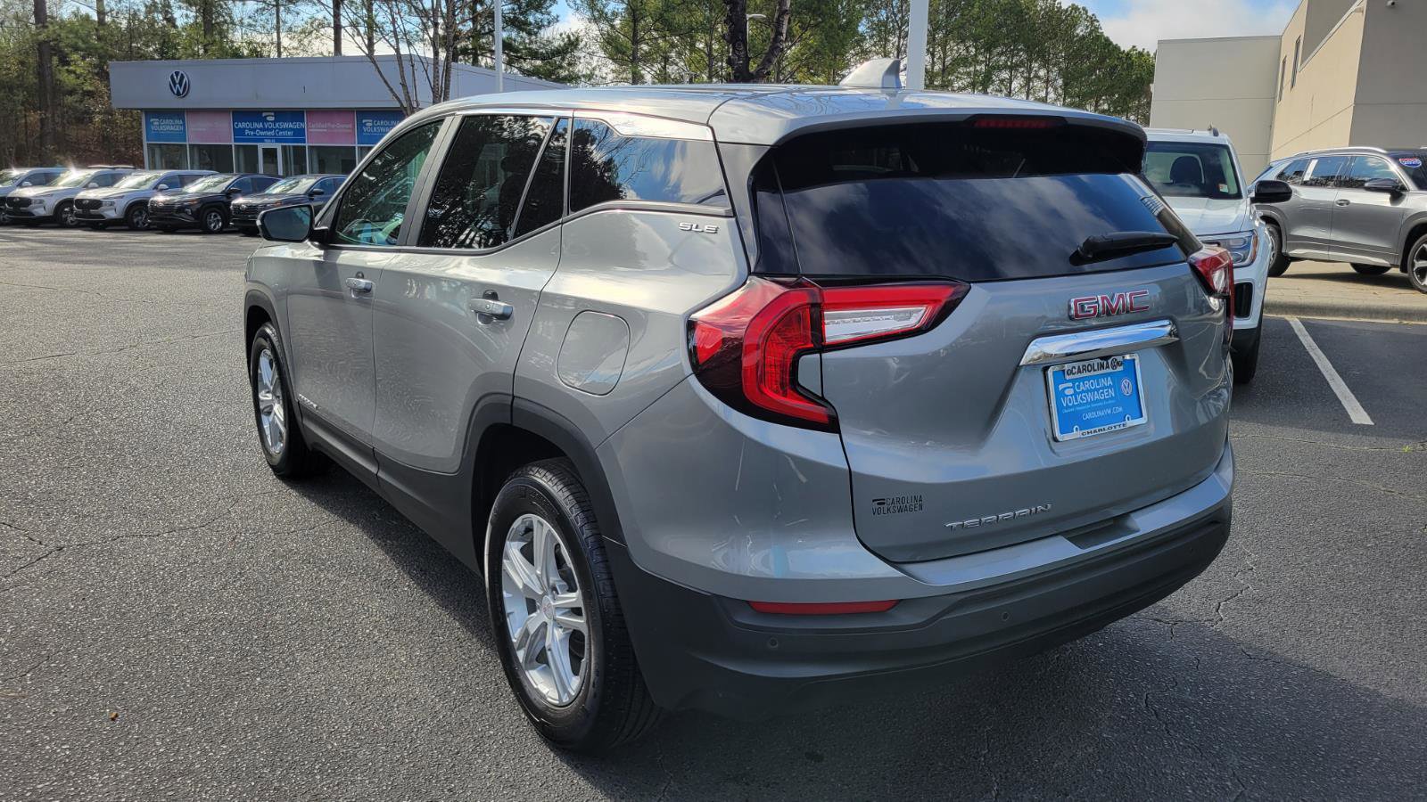 Used 2023 GMC Terrain SLE image 4
