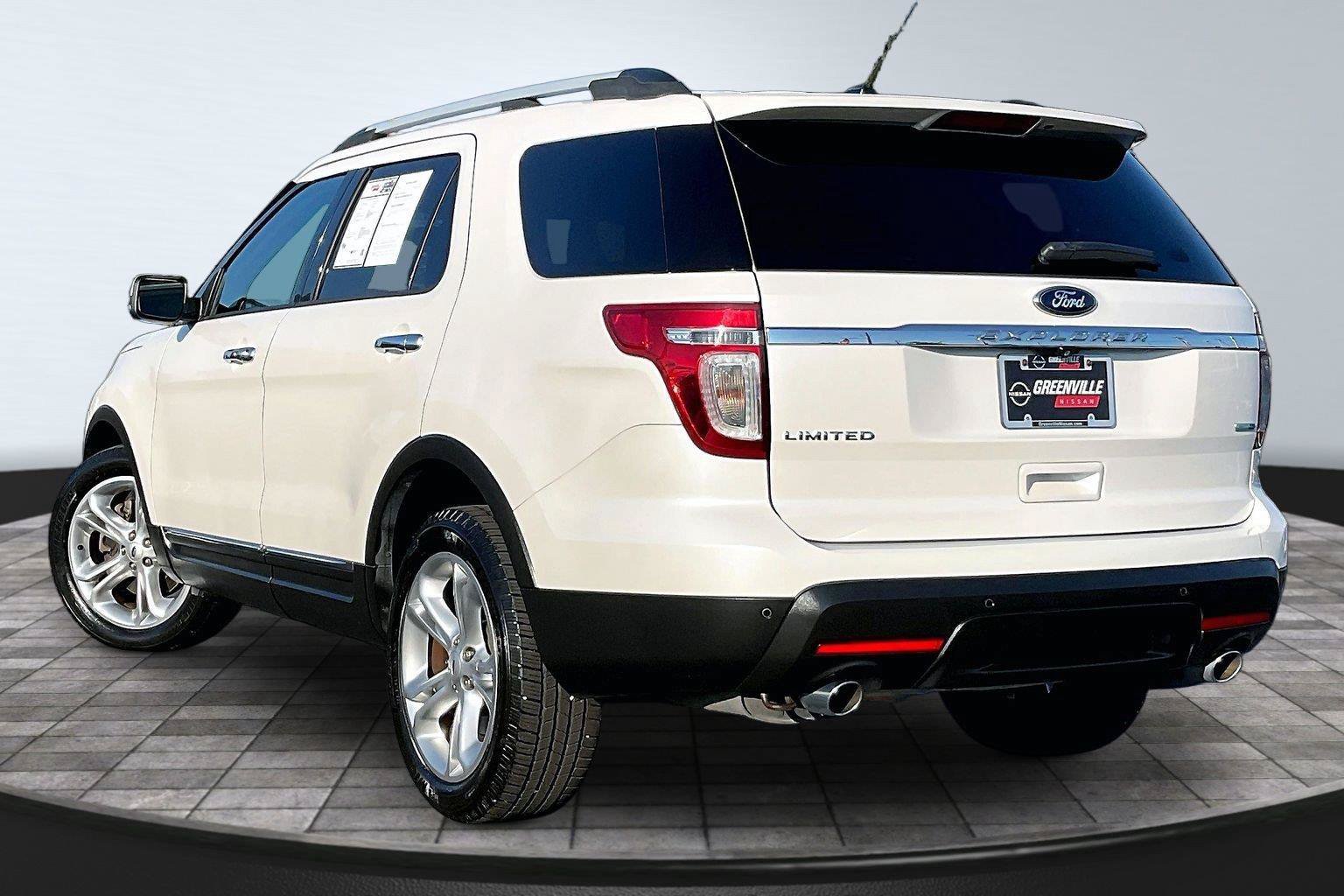 Used 2015 Ford Explorer Limited w/ Equipment Group 301A AWD/4WD image 3