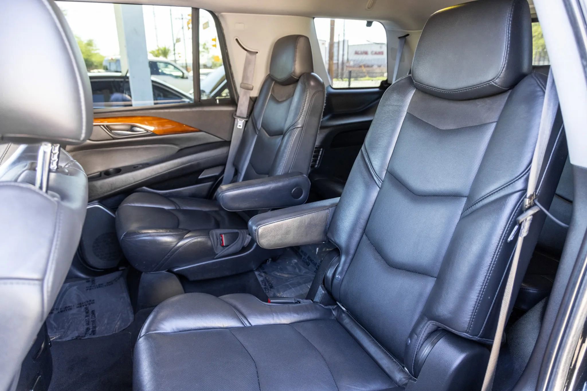 Used 2017 Cadillac Escalade Luxury image 32
