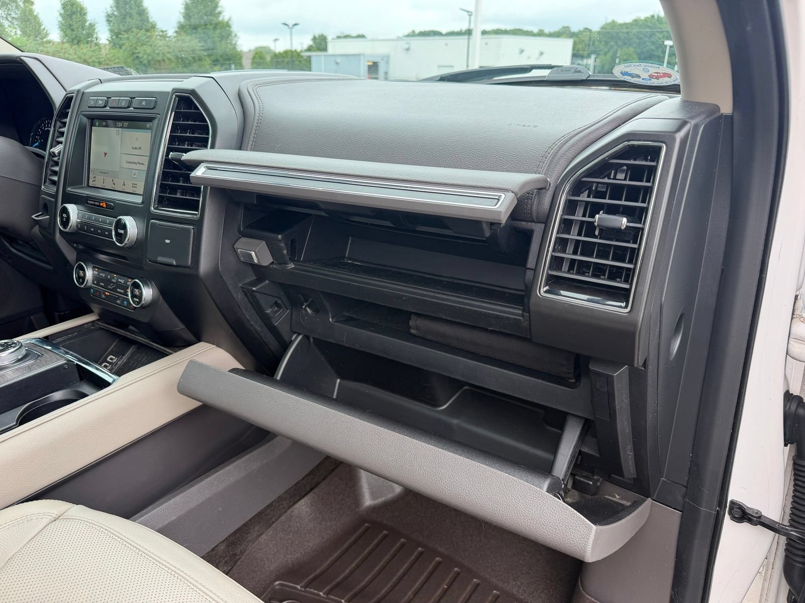 Used 2018 Ford Expedition Limited w/ Equipment Group 301A AWD/4WD image 43