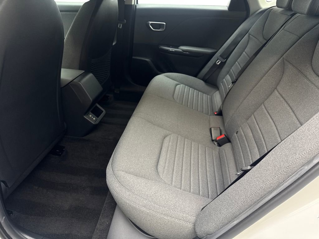 Used 2025 Kia K4 EX FWD image 33