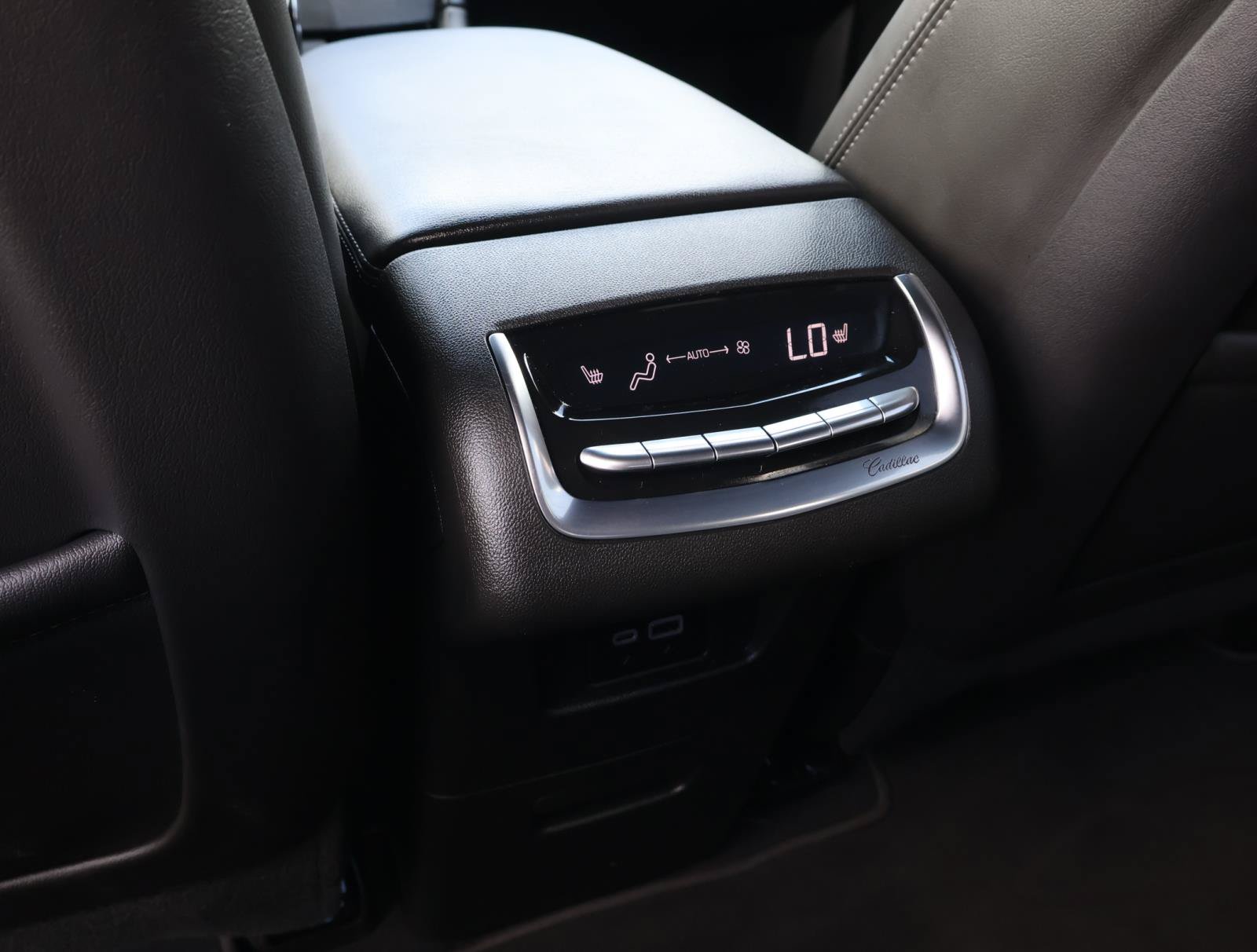 Certified 2025 Cadillac XT6 Premium Luxury FWD image 18