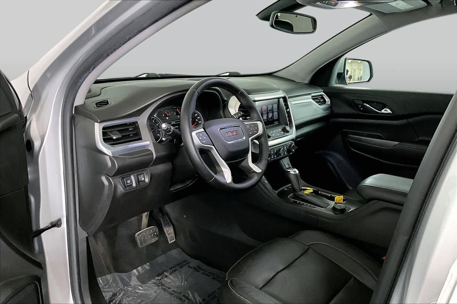 Used 2017 GMC Acadia SLT AWD/4WD image 18