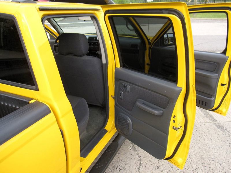 Used 2004 Nissan Frontier XE w/ (PWR) XE Pwr Pkg AWD/4WD image 26