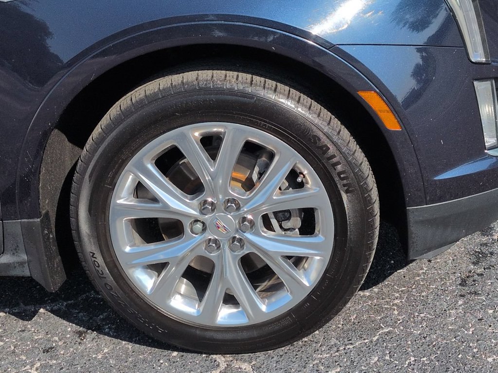 Used 2017 Cadillac XT5 Luxury w/ Driver Awareness Package FWD image 11