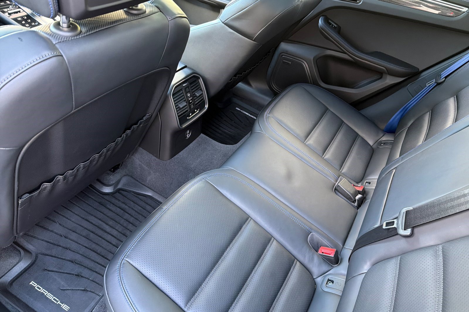 Used 2025 Porsche Macan GTS image 15