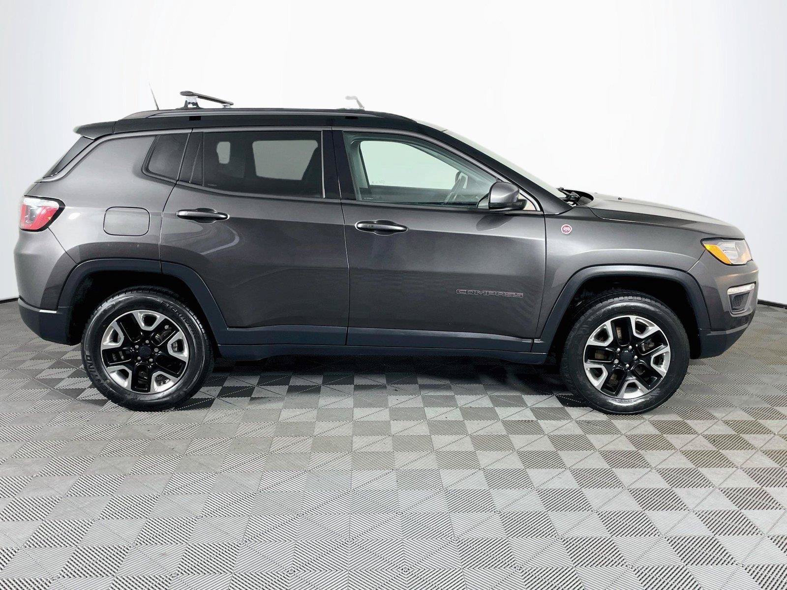 Used 2018 Jeep Compass Trailhawk w/ Cold Weather Group AWD/4WD image 11