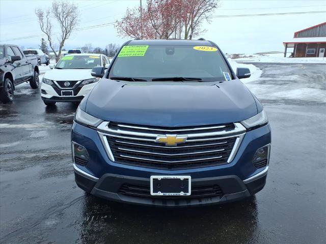 Used 2023 Chevrolet Traverse LT image 2