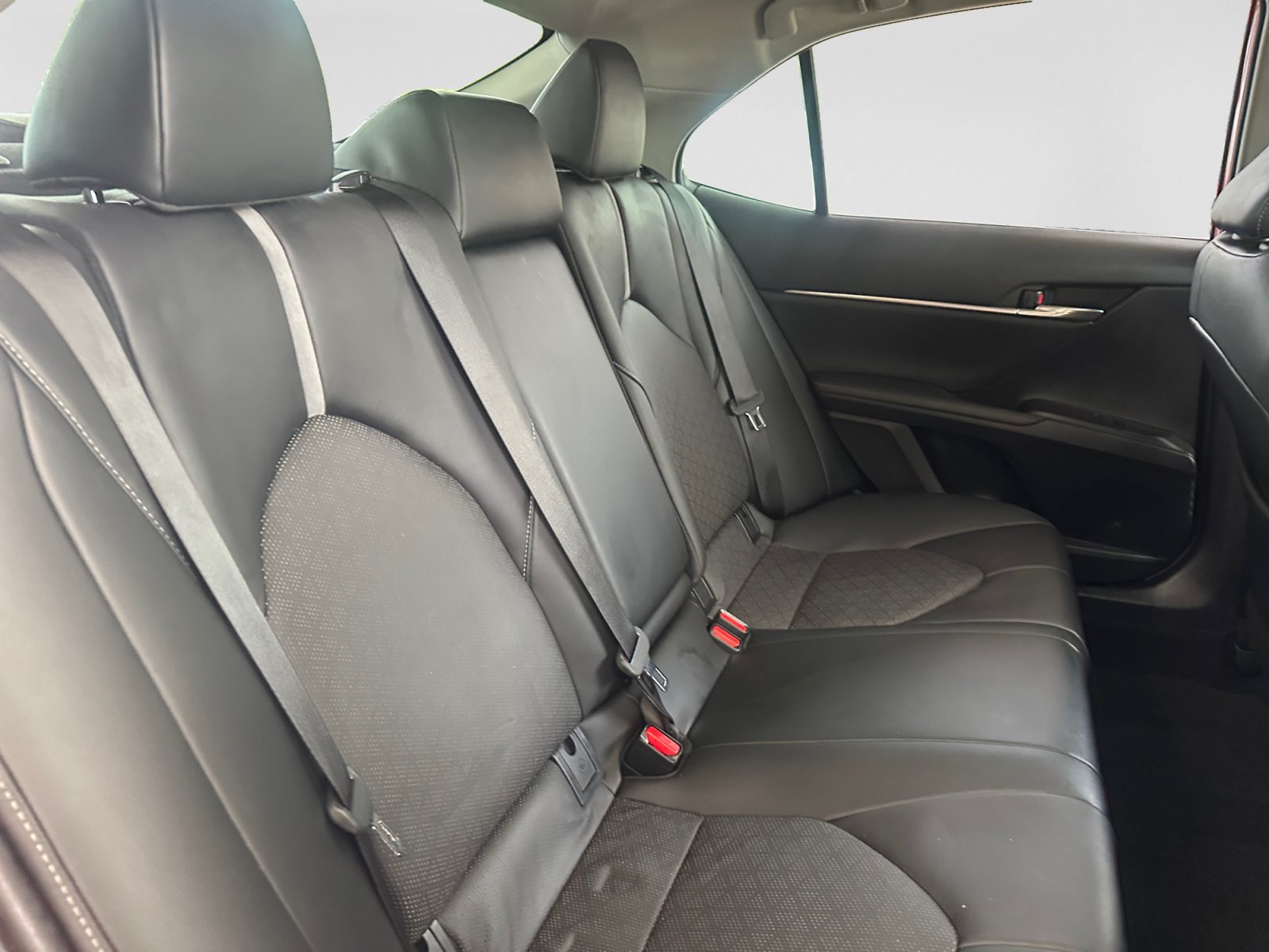 Used 2021 Toyota Camry XSE FWD image 17