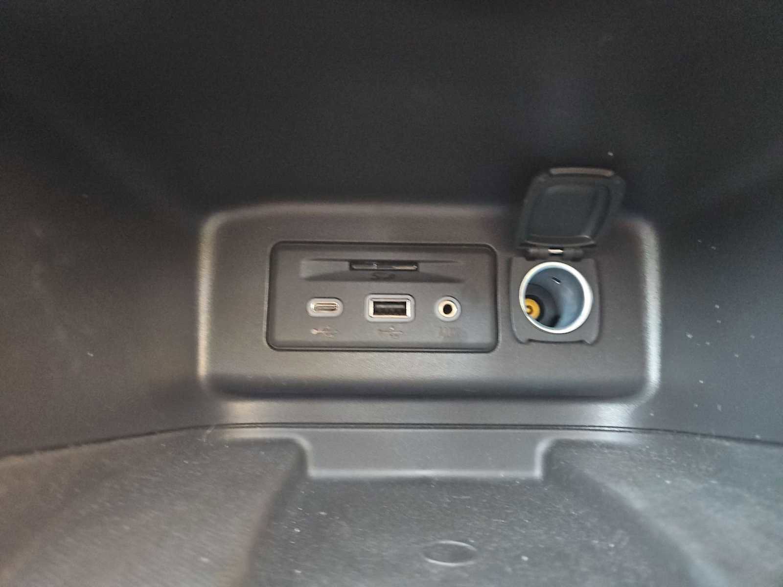 Certified 2023 Chevrolet Equinox Premier FWD image 34