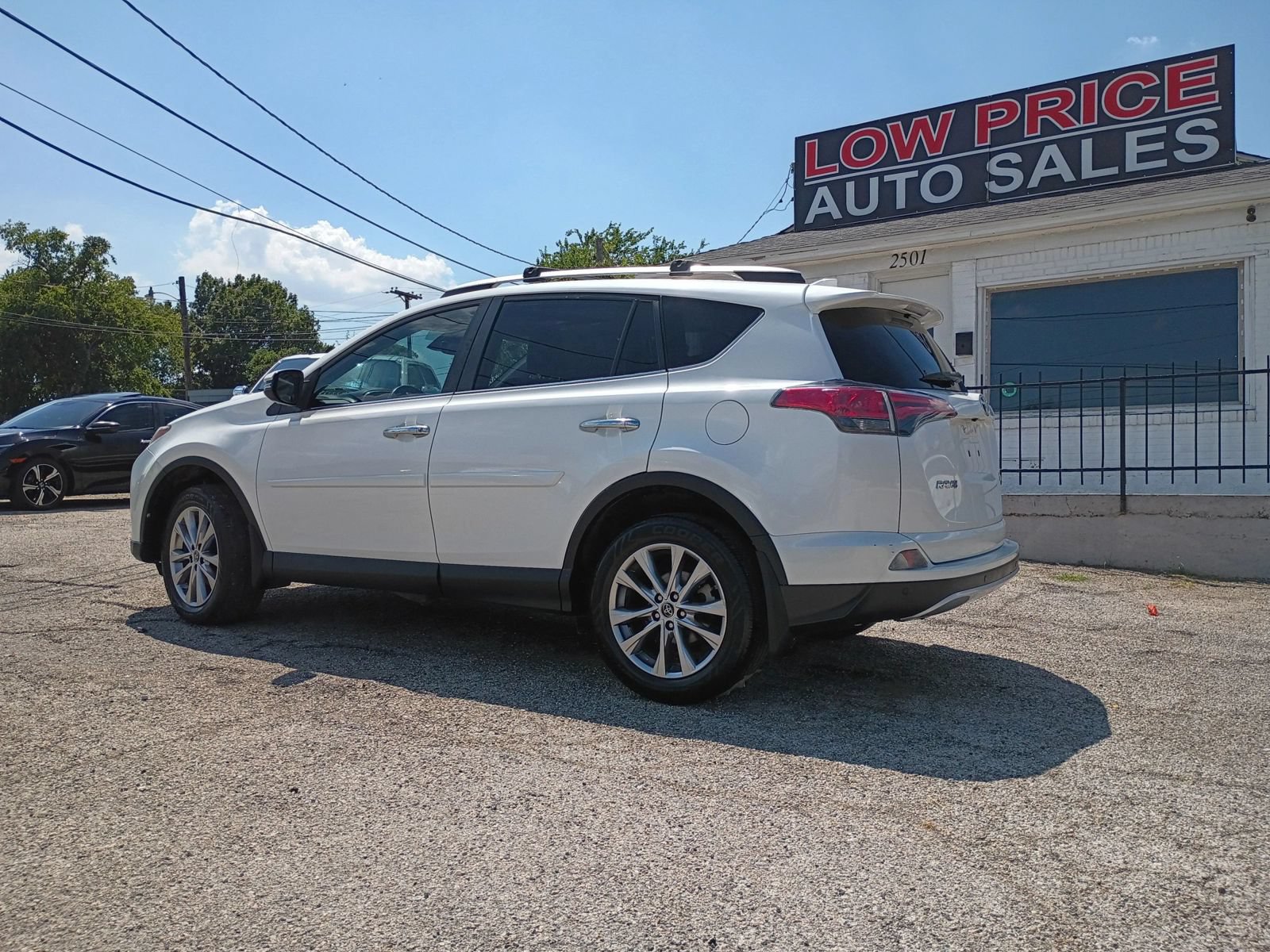 Used 2016 Toyota RAV4 Limited w/ Advanced Technology Package FWD image 3