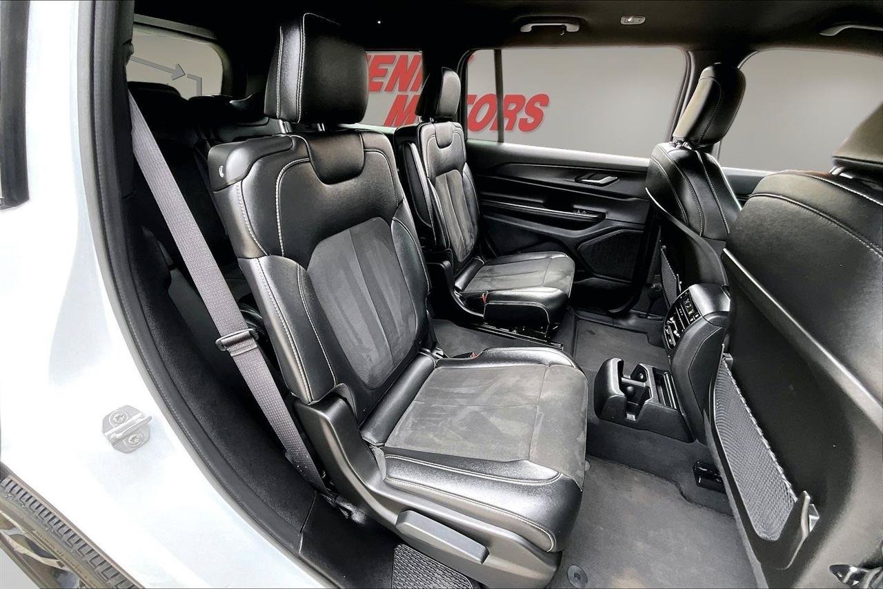 Used 2024 Jeep Grand Cherokee L Laredo AWD/4WD image 26