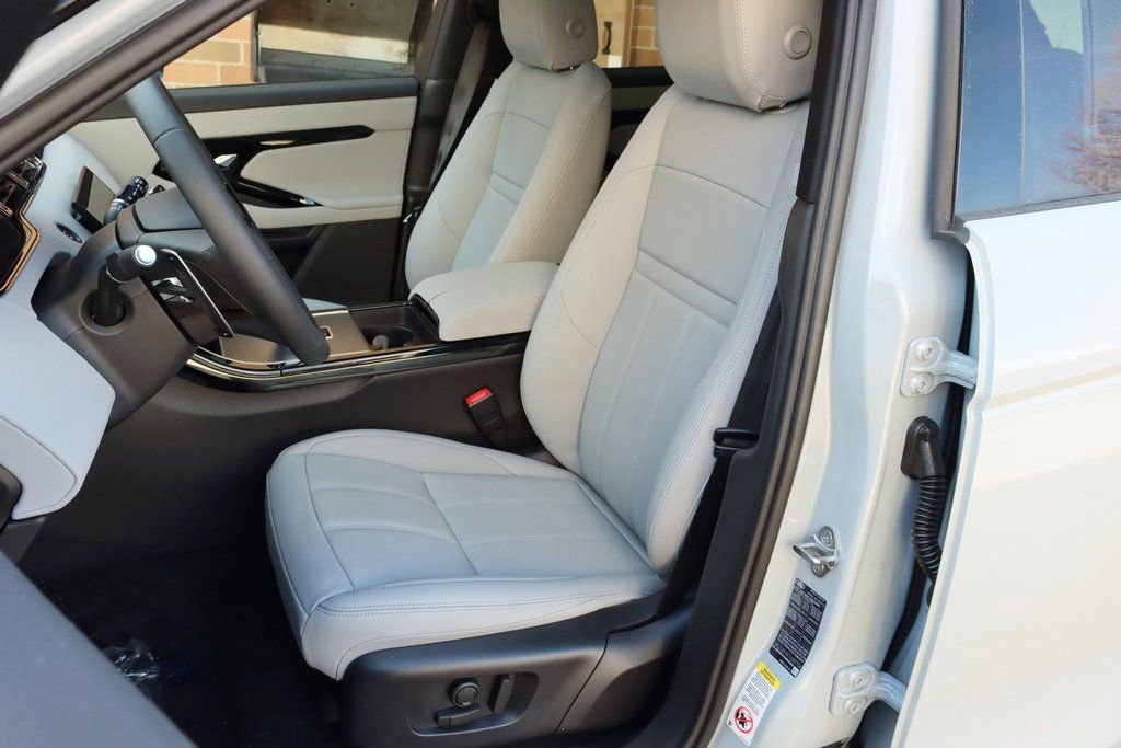 Used 2026 Land Rover Range Rover Evoque S image 13